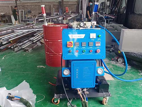 聚氨酯專用發(fā)泡機(jī) 防盜門(mén)夾層灌注(圖2) Q2600D防盜門(mén)夾層灌注聚氨酯專用發(fā)泡機(jī)